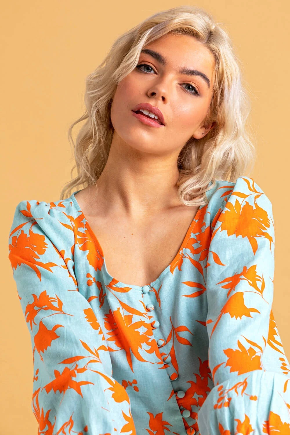 Blusa Floral Ligera – Estilo Fresco y Elegancia Casual