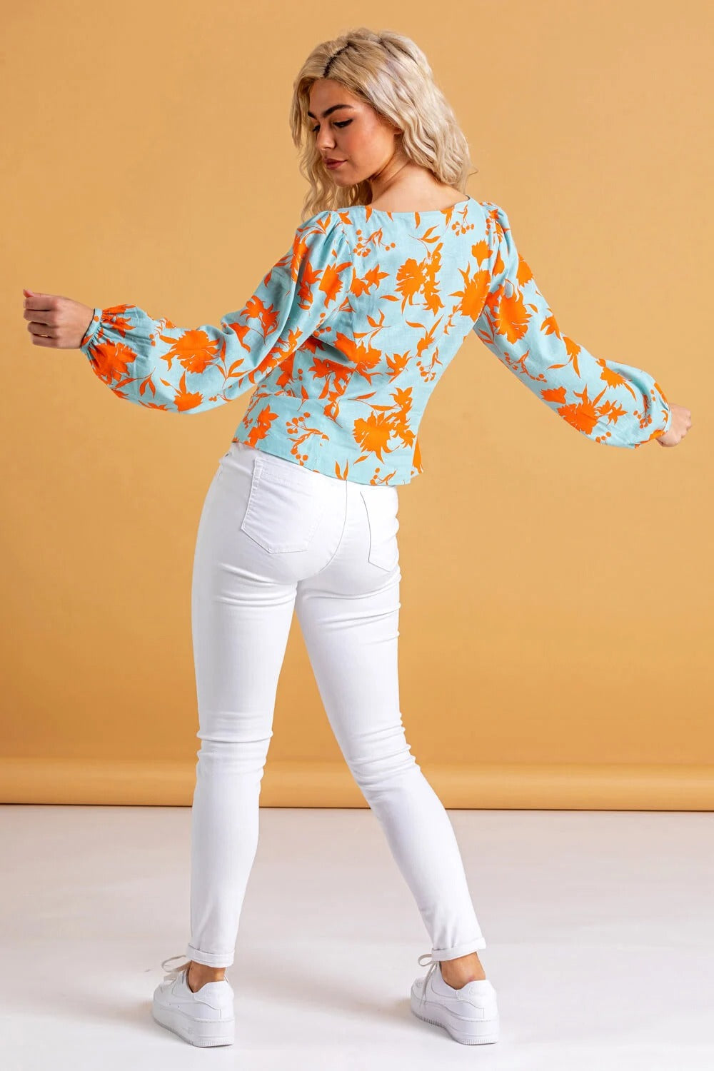 Blusa Floral Ligera – Estilo Fresco y Elegancia Casual