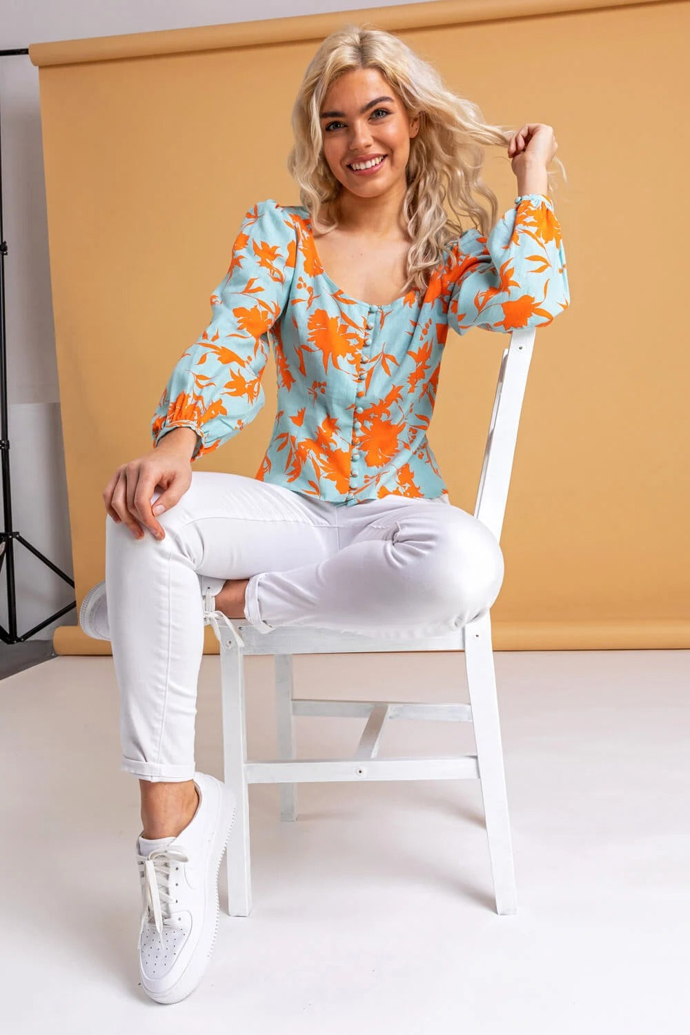 Blusa Floral Ligera – Estilo Fresco y Elegancia Casual